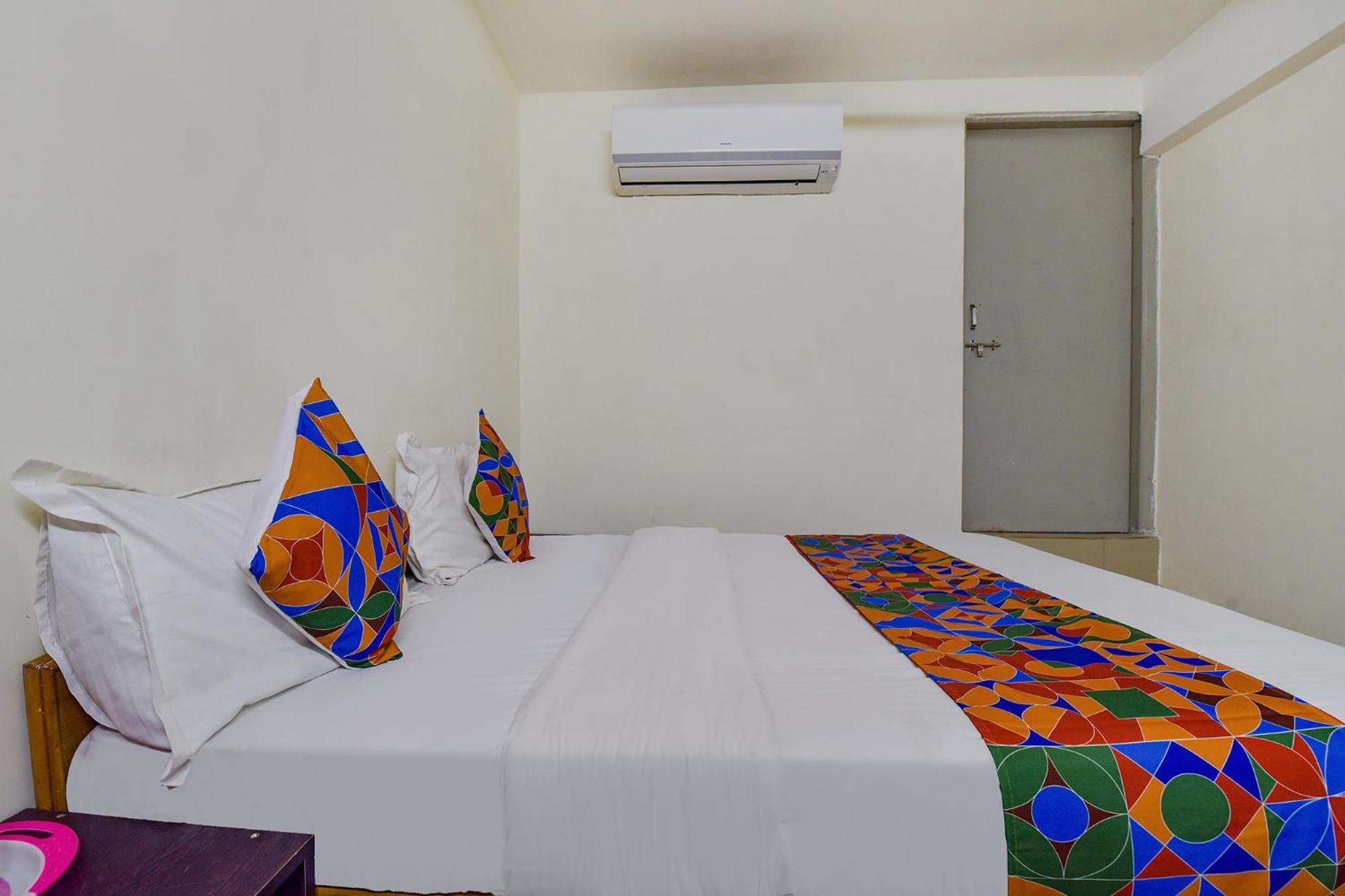 Hotel O Himalaya Inn Ахмедабад Экстерьер фото