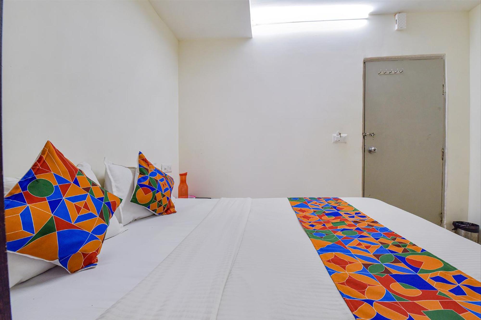 Hotel O Himalaya Inn Ахмедабад Экстерьер фото
