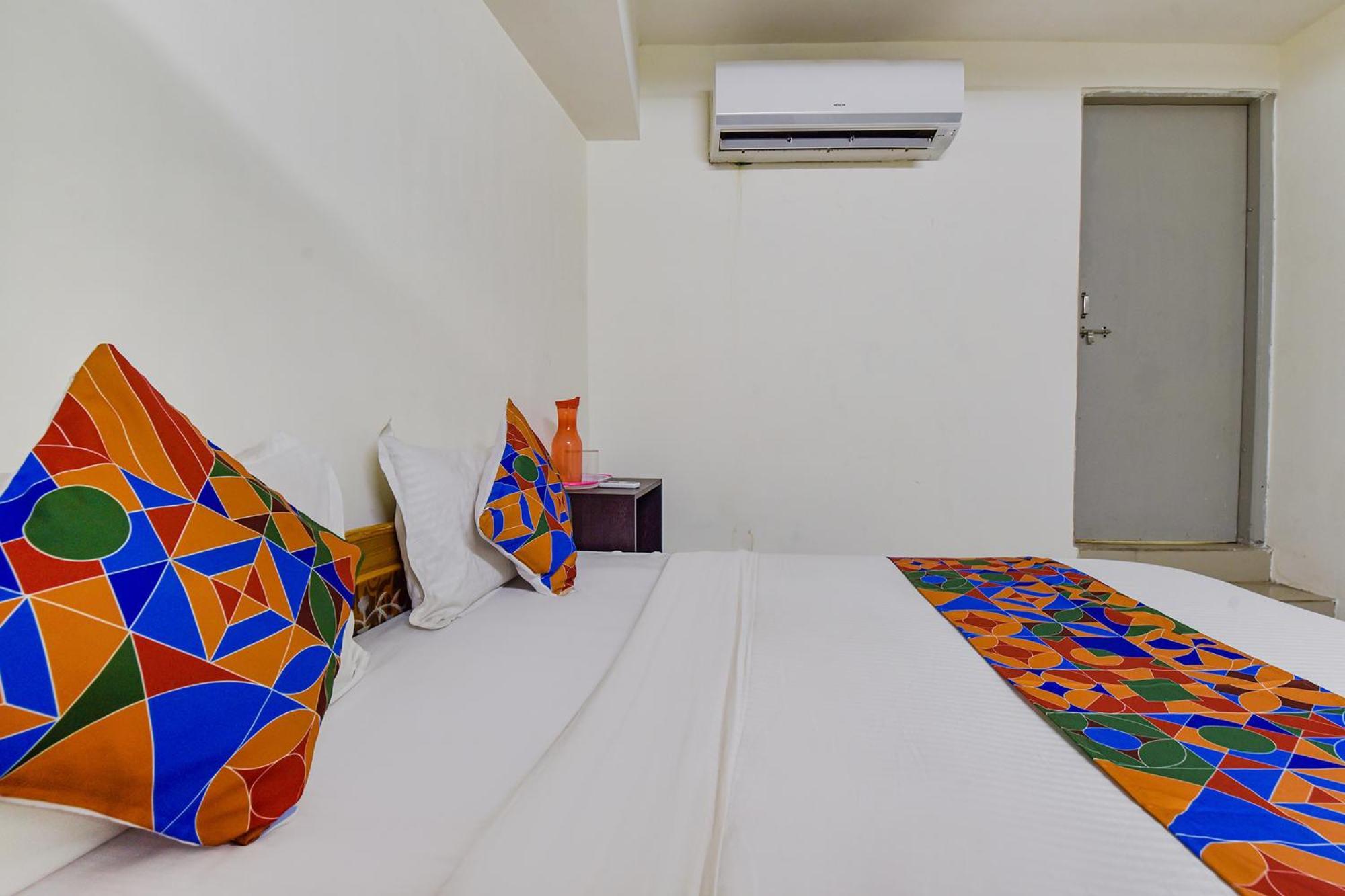 Hotel O Himalaya Inn Ахмедабад Экстерьер фото