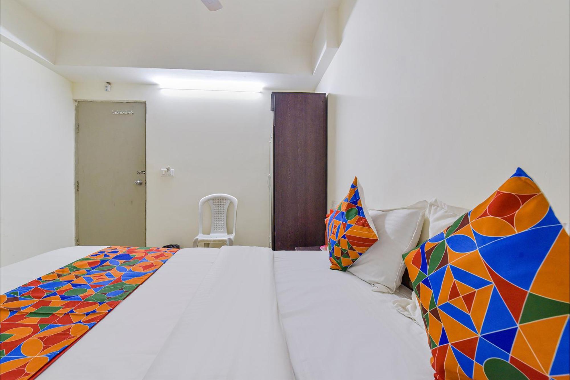 Hotel O Himalaya Inn Ахмедабад Экстерьер фото
