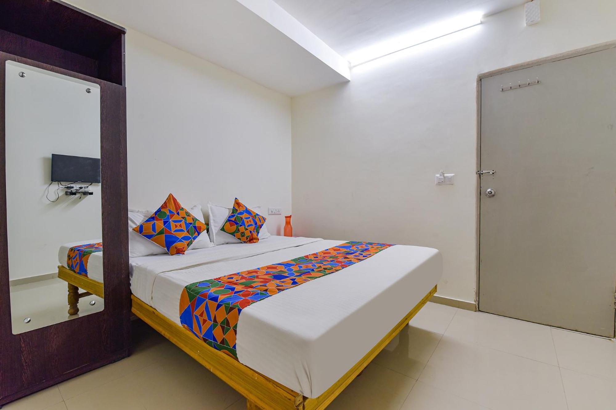 Hotel O Himalaya Inn Ахмедабад Экстерьер фото