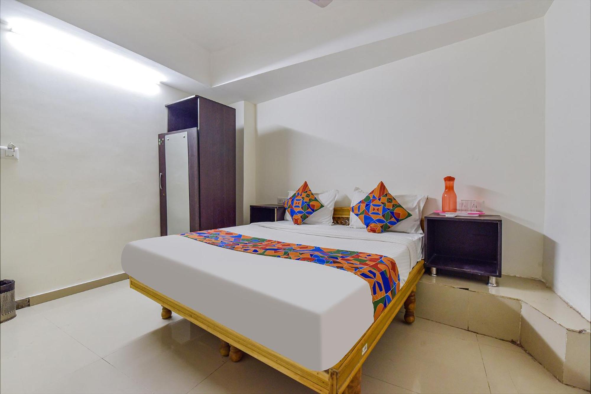 Hotel O Himalaya Inn Ахмедабад Экстерьер фото
