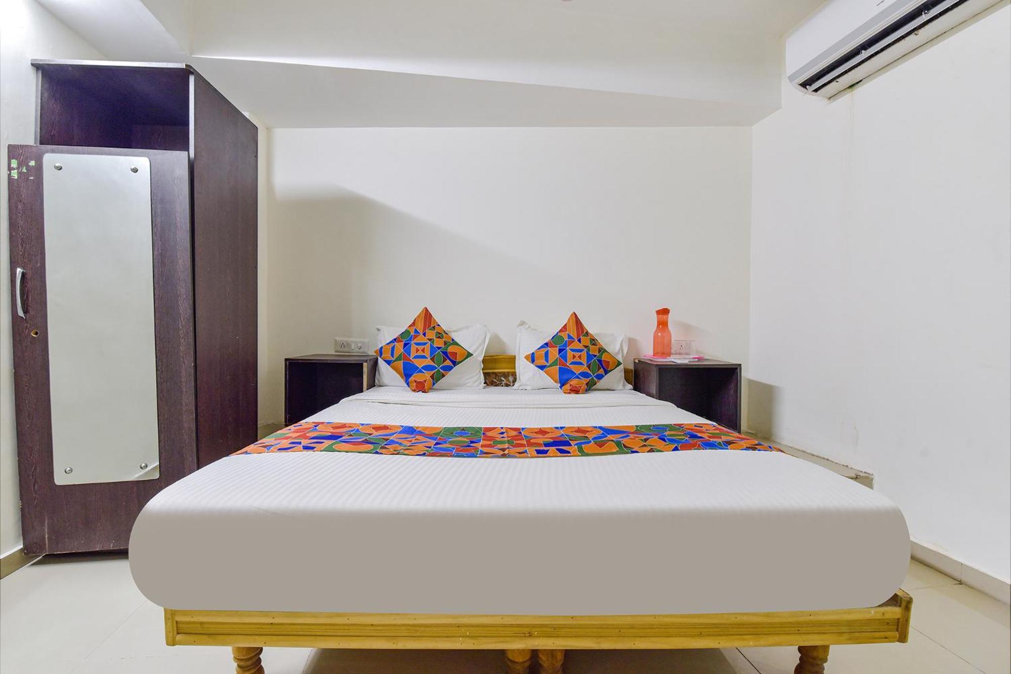 Hotel O Himalaya Inn Ахмедабад Экстерьер фото