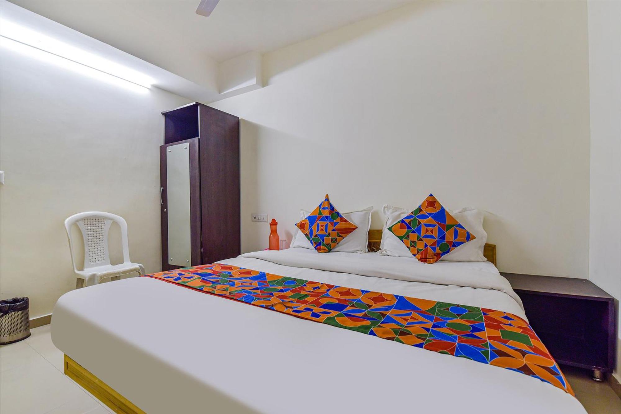 Hotel O Himalaya Inn Ахмедабад Экстерьер фото