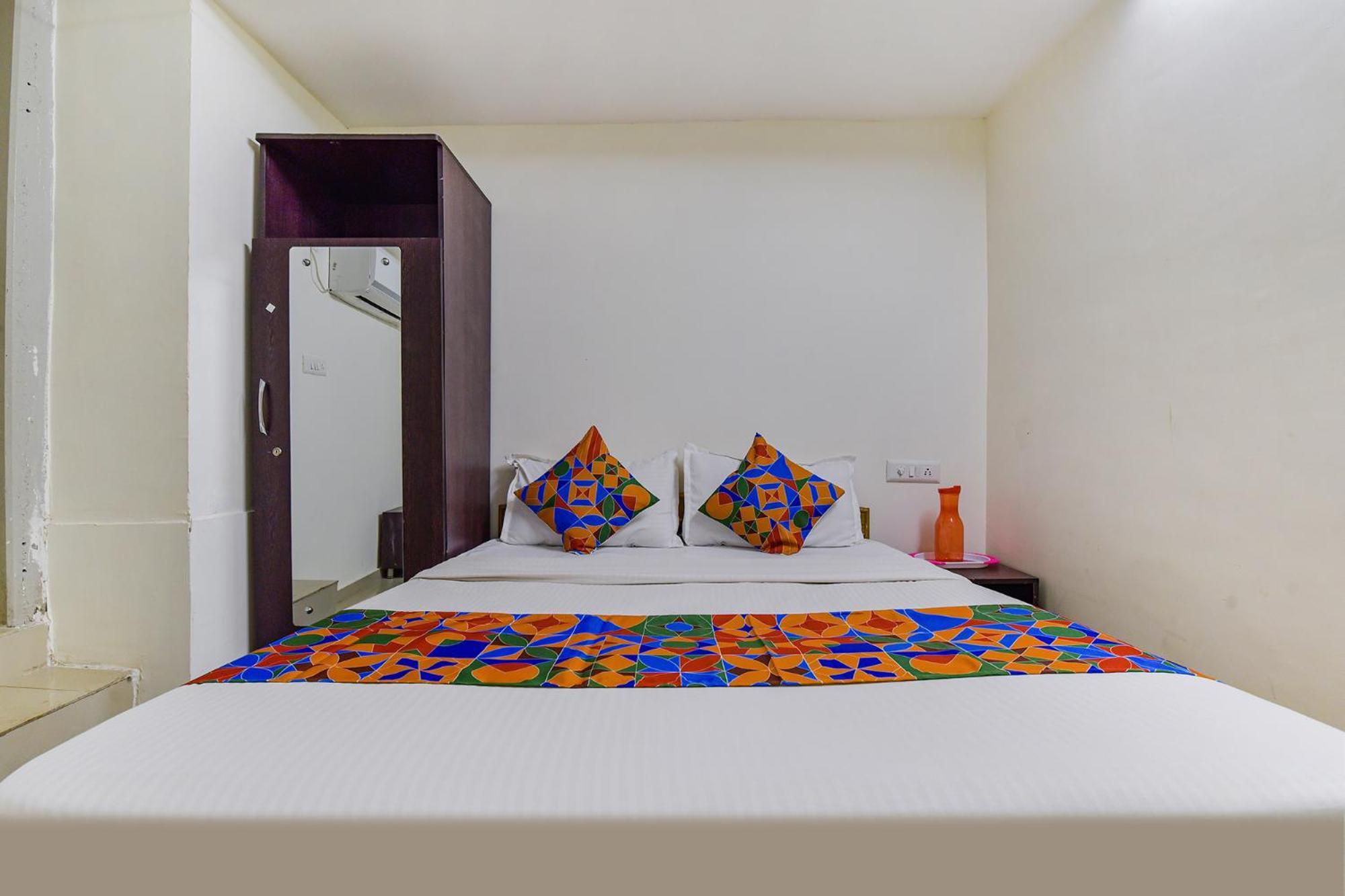 Hotel O Himalaya Inn Ахмедабад Экстерьер фото