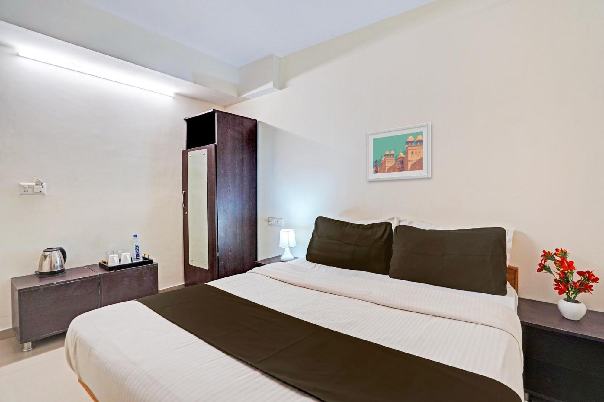 Hotel O Himalaya Inn Ахмедабад Экстерьер фото