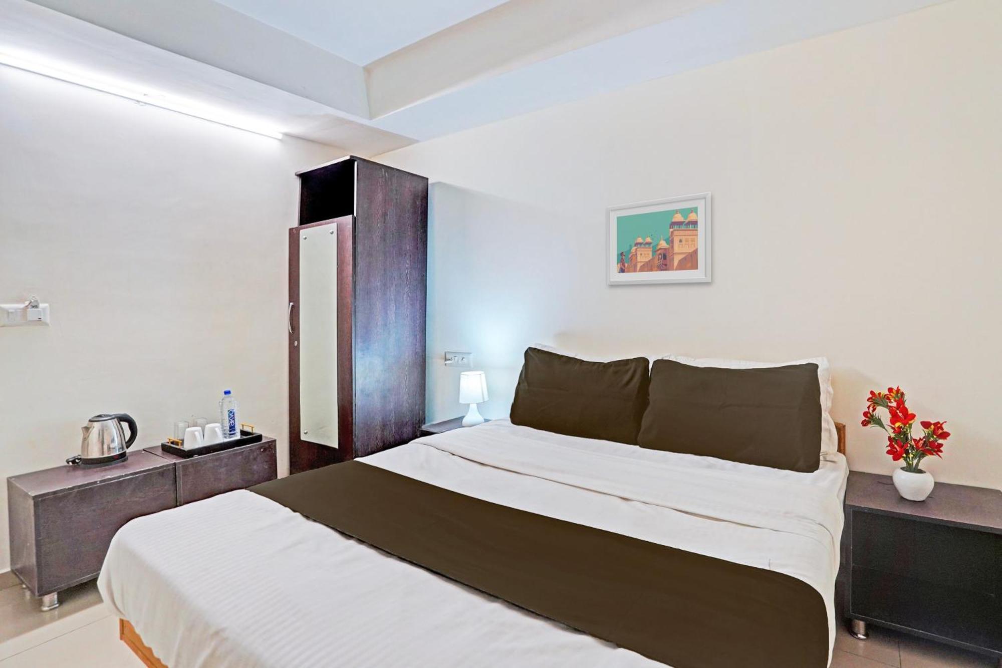 Hotel O Himalaya Inn Ахмедабад Экстерьер фото